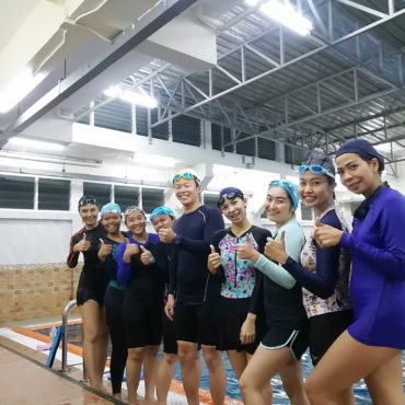 ครูสอนว่ายน้ำ,เรียนว่ายน้ำ,สอนว่ายน้ำ,สถาบันสอนว่ายน้ำ,หาครูสอนว่ายน้ำ,เรียนว่ายน้ำเป็นเร็ว,โรงเรียนสอนว่ายน้ำ,เรียนว่ายน้ำผู้ใหญ่,เรียนว่ายน้ำเด็ก,เรียนพื้นฐานว่ายน้ำ