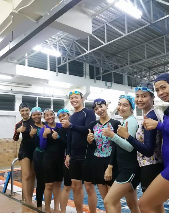 เรียนว่ายน้ำ,สถาบันสอนว่ายน้ำ,หาครูสอนว่ายน้ำ,เรียนว่ายน้ำเป็นเร็ว,ครูสอนว่ายน้ำ,โรงเรียนสอนว่ายน้ำ,เรียนว่ายน้ำผู้ใหญ่,เรียนว่ายน้ำเด็ก,เรียนพื้นฐานดำน้ำ,เรียนพื้นฐานว่ายน้ำ