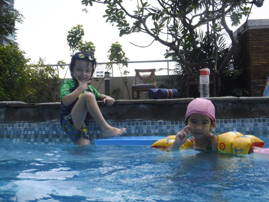 ศิษย์เก่านักเรียน,เรียนว่ายน้ำ,สถาบันสอนว่ายน้ำ,หาครูสอนว่ายน้ำ,เรียนว่ายน้ำเป็นเร็ว,ครูสอนว่ายน้ำ,โรงเรียนสอนว่ายน้ำ,เรียนว่ายน้ำผู้ใหญ่,เรียนว่ายน้ำเด็ก,เรียนพื้นฐานดำน้ำ